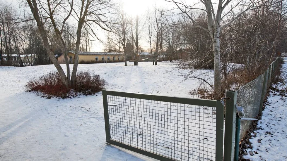 Bebyggs. Påskliljetomten nära nuvarande förskola och Örsundsbroskolan är platsen för  den drygt 2000 kvadratmeter stora förskolan i två våningar.