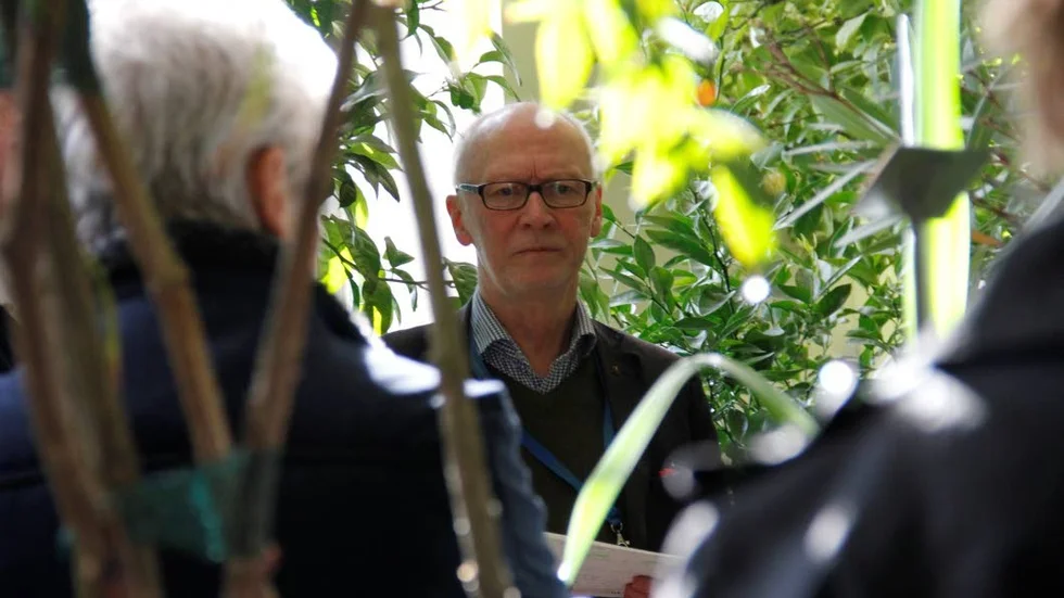 Olle Matsson, professor i kemi och författare berättade om gifitiga växter i Orangeriet.