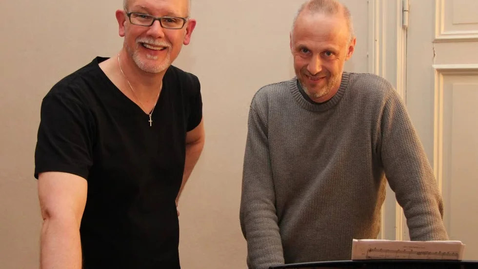 Konsert. Dirigenten Peter Melin och arrangören/pianisten Magnus Ludwigsson håller i trådarna i vårkonserten Granit & Morän.