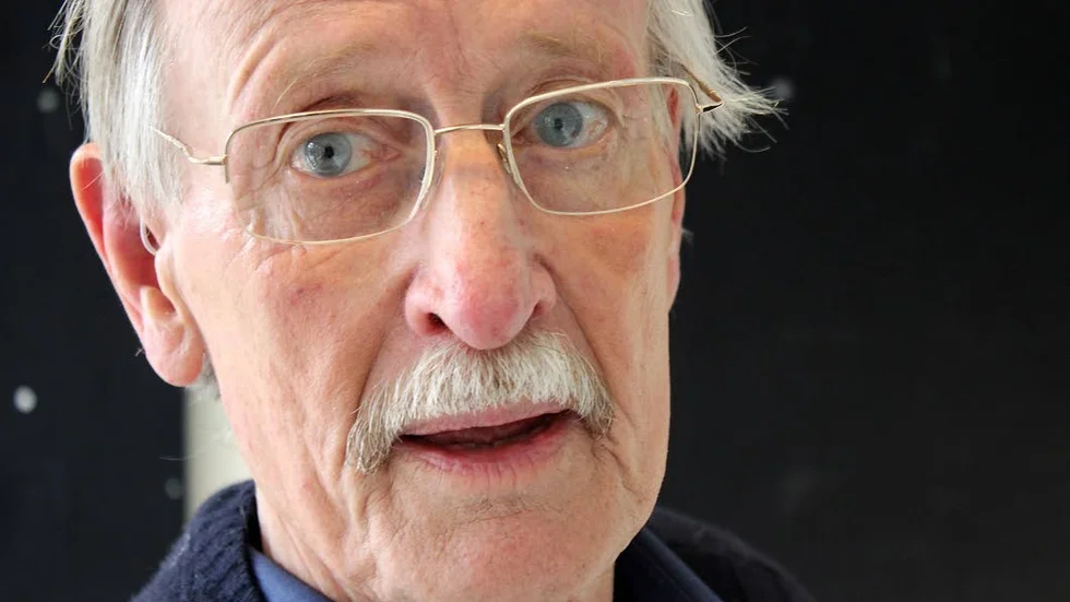 Författare. Lennart H Boström har gått i skrivarkurser på Biskops-Arnö och i Enköping och debuterar nu med tre böcker, en roman och två diktsamlingar.