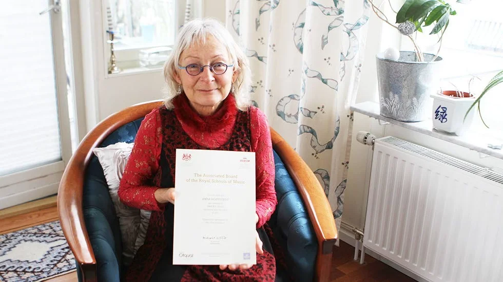 Anna Hoffstedt, överläkare, gick i pension vid 63 för att gå musikutbildning. Nu fyller hon 66 år.