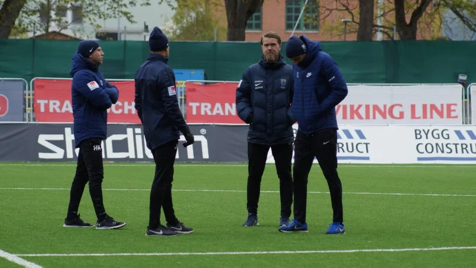 Olsson tillsammans med tränarkollegorna Henrik Rydström, Johan Holmström och Mirza Jelecak.