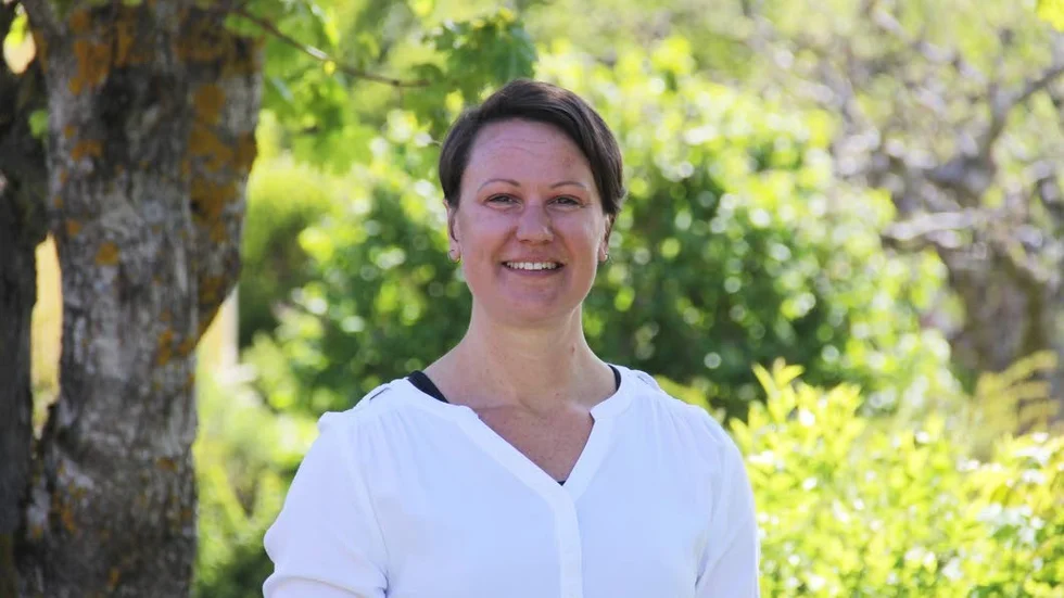 Kristina Gissler var musikalartist innan hon omskolade sig, först till personlig tränare och sedan till brandman. Nu ska hon för första gången leda en kör, Team Knivsta.