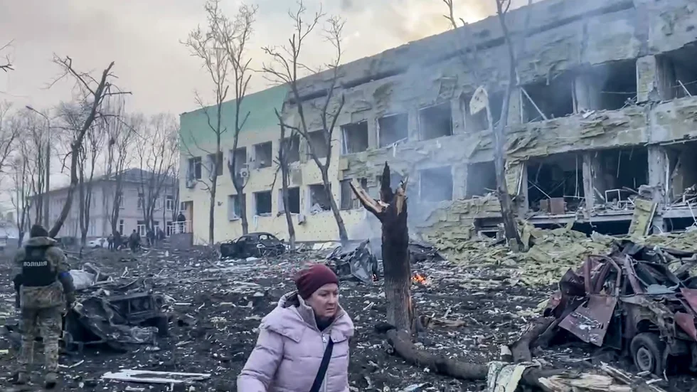 Sönderbombat sjukhus i Mariupol, Ukraina.