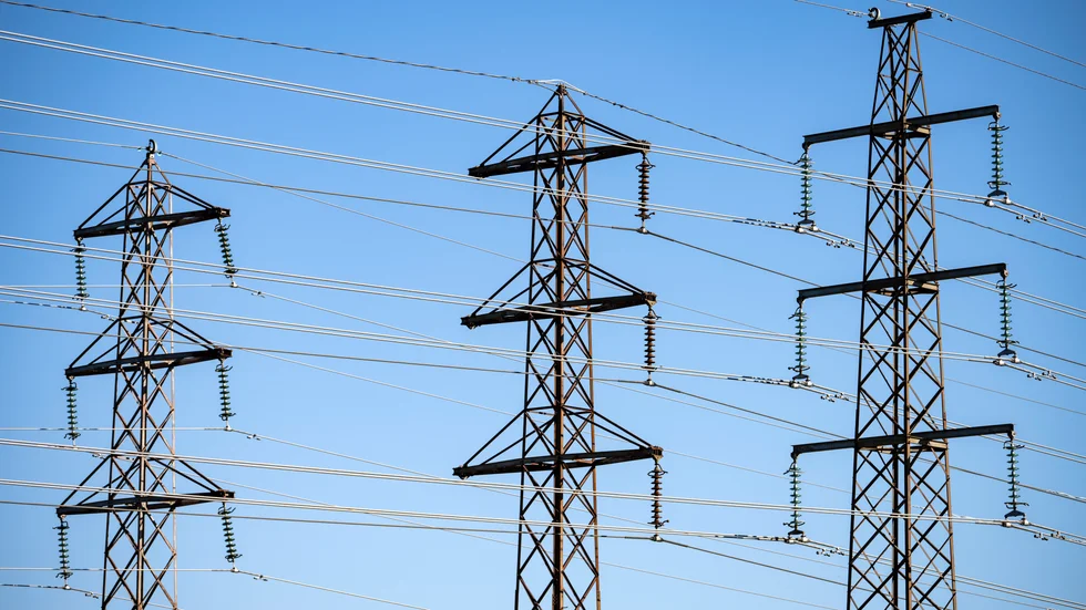 "Att energipriserna är så höga under den varmaste delen av året visar hur sårbart det svenska elsystemet har blivit", skriver ledarskribenten.