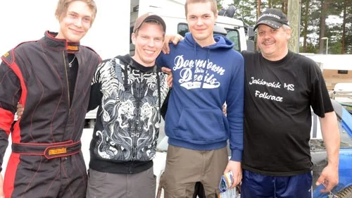 "Kul att vara här". David Holmbom, André Bergqvist, Robin Holmbom och Lennart Lövgren har åkt ända från Jokkmokk till Vimmerby.