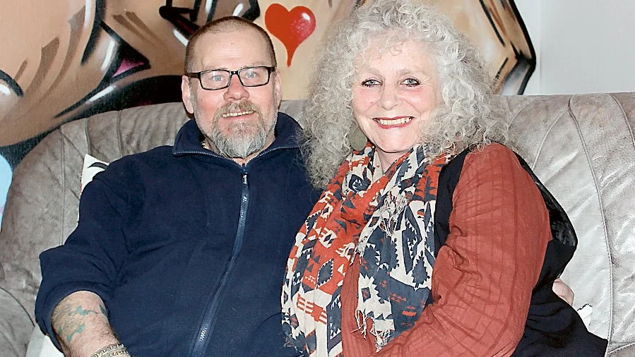Benny och Josie Lejonqvist har varit med om mycket under sitt 24-åriga äktenskap. Och allt började med att Benny rymde från ett fängelsestraff i Västervik till Spanien...