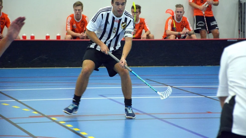 Trots uppvaktningar från SSL väljer Rimforsa IF:s poängkung Tobias Claesson att stanna i moderklubben. Foto: Ossian Mathiasson