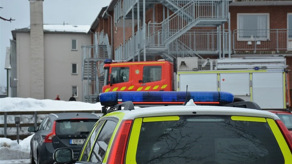 Polis och räddningstjänst var på plats i Södra Vi under tisdagseftermiddagen efter tillbudet på LSS-boendet i centrum av samhället.