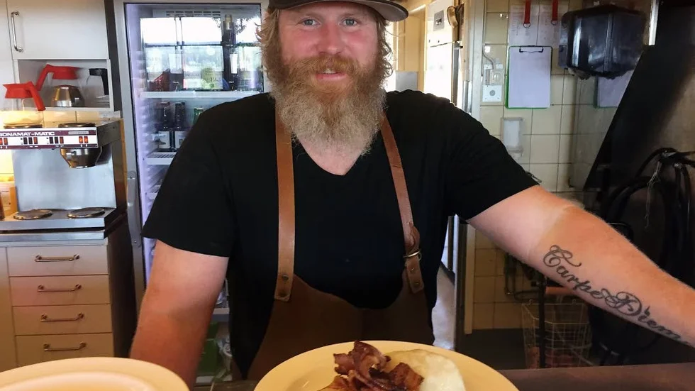 Kocken Johan Hedenström stod för merparten av de 300 paltrullningarna på Ormbergets restaurang under tisdagen.