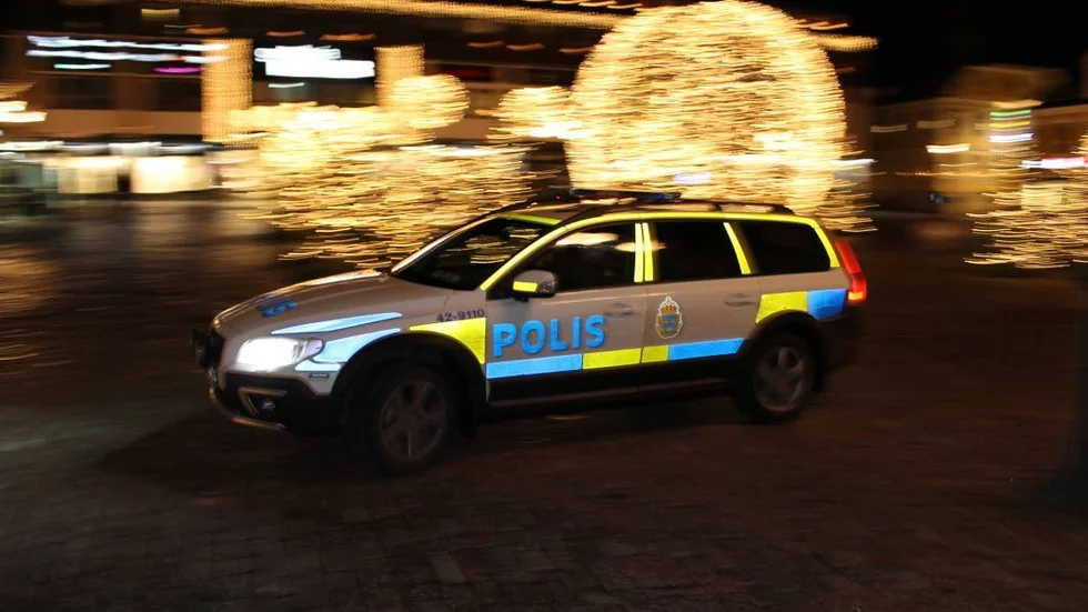Ett relationsdrama misstänks i natt ha slutat i att en man försök köra på en kvinna som han haft en relation med. Händelsen rubriceras som försök till grov misshandel.