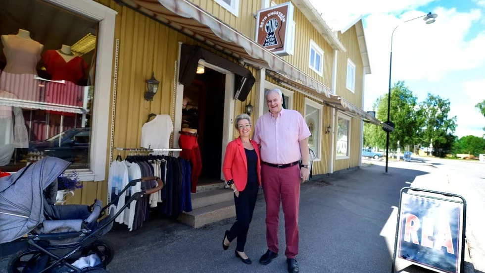 Butiksägarna Henrik och Lena Engström vaknade mitt i natten av inbrottslarmet. Totalt fick tjuvarna med sig kläder för 140 000 kronor. Fotot är taget vid ett annat tillfälle.