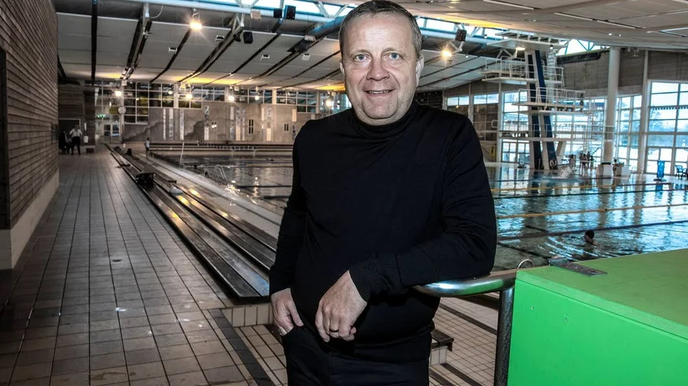 Moderaternas förstanamn Fredrik Ahlstedt brukar följa med dottern på hennes simträningar hit till Fyrishov. Ofta passar han själv på att simma. "Det är inte många städer som har en sån här fantastisk anläggning mitt i stan, som erbjuder både idrott, event och simning inomhus och utomhus. Det är en härlig plats."