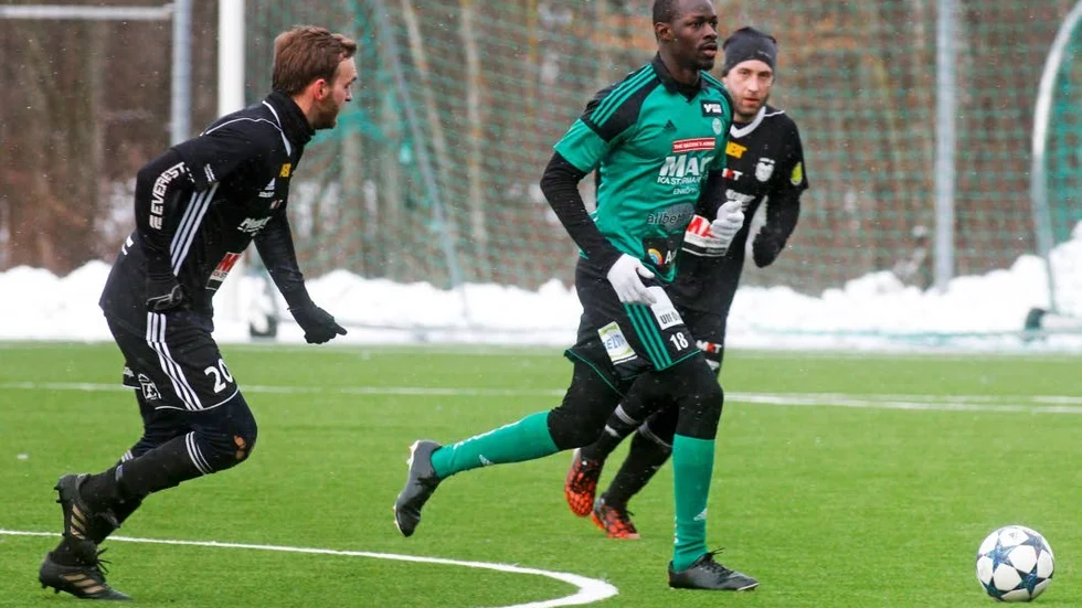 Efterkälken. Fanna fick jaga Dawda Sillah och hans ESK mest hela tiden.