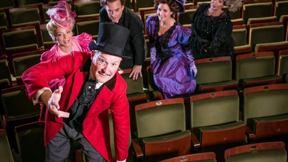 Förbereder sig. Ensemblen til Gentlemannen" på Oscars håller på att ställa in sig på premiär.