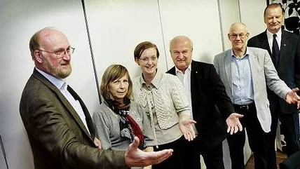 Nöjda allianspolitiker höll presskonferens.