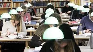 Plugga inte onödigt länge, lyder ett av råden om du vill ha en bra pension.