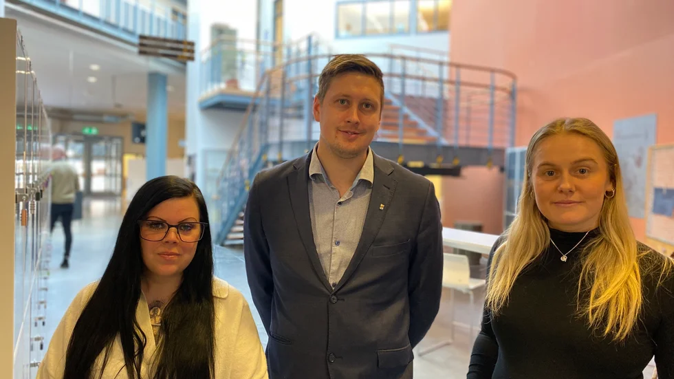 Liza Ronnerheim och Sofia Liedberg från Ungdomsjouren Fria har fått uppdraget att utbilda samtlig personal på gymnasiet i Eskilstuna i MVP. Bakom initiativet står gymnasienämnden där Robin Tannarp (M) är ordförande.