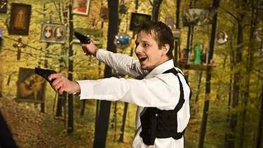 Carl Alm och Peter Viitanen i den blodbesudlade föreställningen.