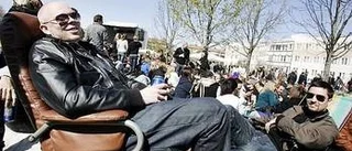 Festivalstämning vid Ekonomikum