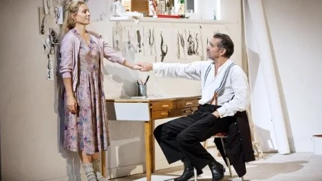 Eva Röse och Kjell Bergqvist i Fadren på Stockholms stadsteater.