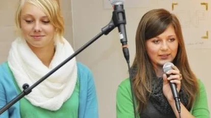 Ida Fricking och Linnea Karlsson fanns bland de elever som berättade vad de villl göra på Thunmanskolan för 100 000 kronor.