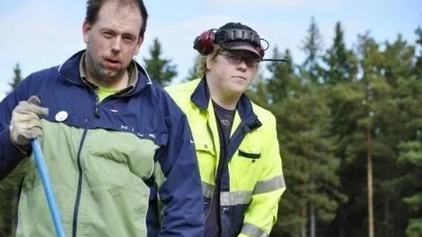 Markus Kihlström och Robin Lindkvist trivs med sitt arbete.