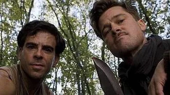 Björnjuden och underbettet. Eli Roth (egentligen regissör och Tarantinos kompis) och Brad Pitt i Inglourious basterds.