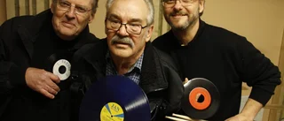 De spelande katterna är tillbaka igen