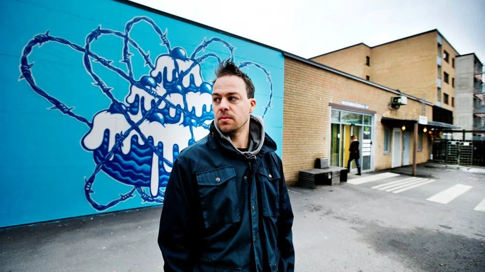Kontrastrik. Konstnären Gijs Weijer målning är både inbjudande och avskräckande.