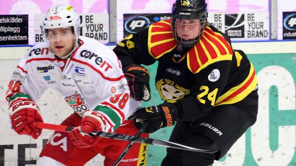 Till Almtuna. Jens Lööke från Brynäs (t h) kommer att spela fyra matcher – till att börja med.