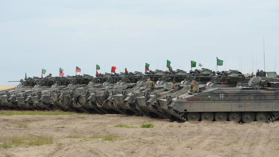 Natoövning. Tyska stridsvagnar kan symbolisera de svindlande stora militärutgifterna. EU bör satsa på nedrustning i stället för att bli en militärmakt, skriver Karin Dahl i Kvinnor för fred i Uppsala.