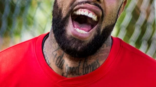 Glad. Josh Wicks har alltid nära till skrattet.