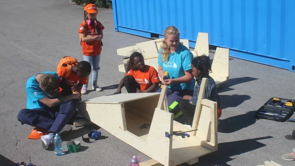 Bygga. Den här veckan arrangerar Enköpings Hyresbostäder och byggföretaget NCC barnens byggskola för elever på Enöglaskolan.