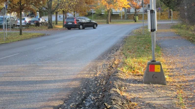 Fallrisk. Den tillfälliga hållplatsen för mjuka linjen är inte säker för äldre och funktionshindrade resande, anser insändarskribenten.
