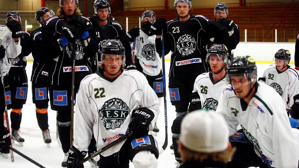 Laddade. Coach Robert Kimby och hans ESK kommer väl förberedda till seriepremiären mot Grums.