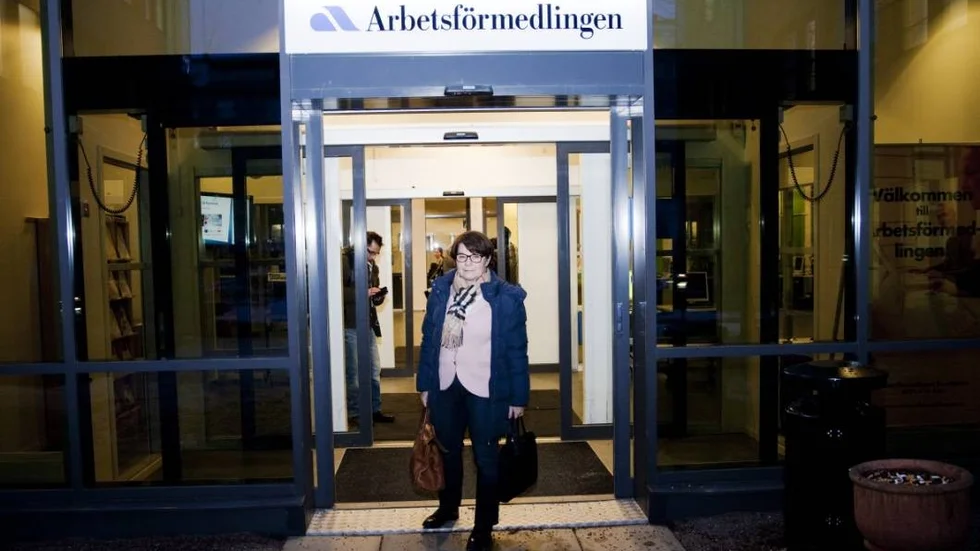 Solveig Zander (C) besöker Arbetsförmedlingen. Hon träffar Emelie Halling.