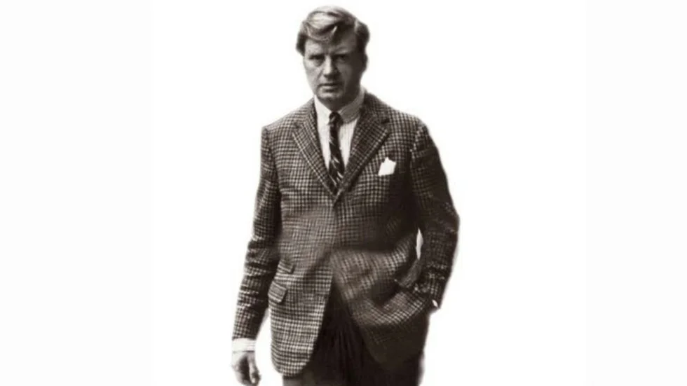 Jolo alias Jan-Olof Olsson (1920-1974) var under åren 1945-74 verksam som journalist vid Dagens Nyheter.  Till hans minne delar Jolosällskapet varje år ut Jolopriset, med syftet att "utmärka journalister och författare som med framgång verkar i Jolos anda, det vill säga förmedlar kunskap, nyfikenhet och förmåga att gripa ögonblicket i svansen", och som i år tilldelas skribenten Katrine Marçal (fd Kielos).