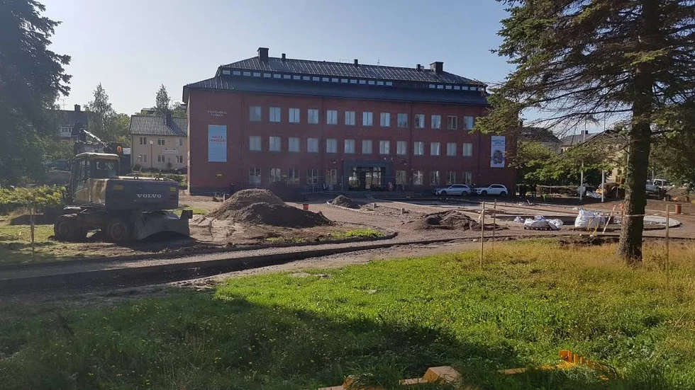 Renoveringen av parken är steg två i projektet att fixa till i Hermelinsparken. Den del som ligger på andra sidan av Storgatans förlängning är redan gjord, nu är det tänkt att  parkerna ska smälta ihop till en enhet utseendemässigt sett.