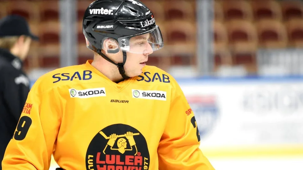 Erik Gustafsson, Luleå Hockey, är tillbaka i träning.