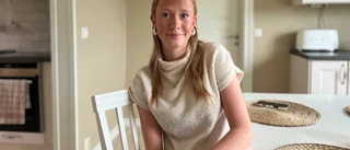 Hennes föräldrar blev kära på tv – och Emilia, 14, blev historisk