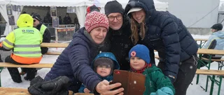 Bildextra: Trotsade snöglopp för skotercross