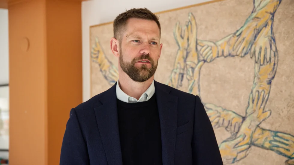 "Att inte göra någonting med områdets potential, och istället passivt hålla tummarna för att en aktör vill komma till oss, det vore enligt mig ett magplask på riktigt", skriver Mark Henriksson (M).