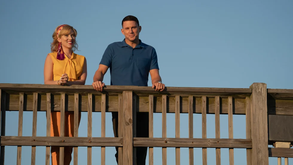 Scarlett Johansson och Channing Tatum spelar huvudrollerna i en romantisk komedi med den historiska månlandningen som fond.