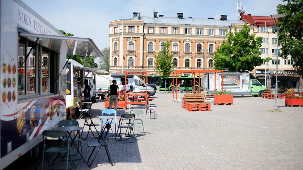 Foodtrucksen bidrar med skattepengar och mat. Varför motarbetas de av kommunen?