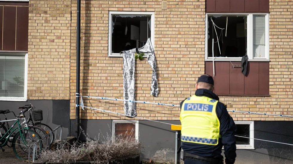 Det är inte första gången gängens krig drabbar oskyldiga. Att regeringen nu föreslår en lagändring som utökar möjligheterna för fastighetsägare att vräka kriminella som skapar otrygghet i bostadsområden är därför mycket välkommet, skriver debattörerna.