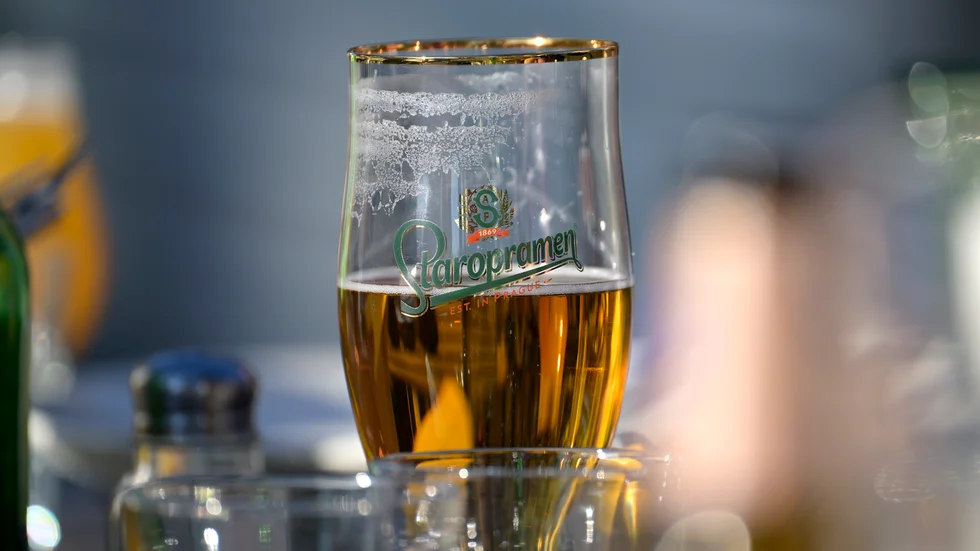 Restaurangen får nu en varning efter att ha serverat alkohol på ytor som man inte hade tillstånd för.