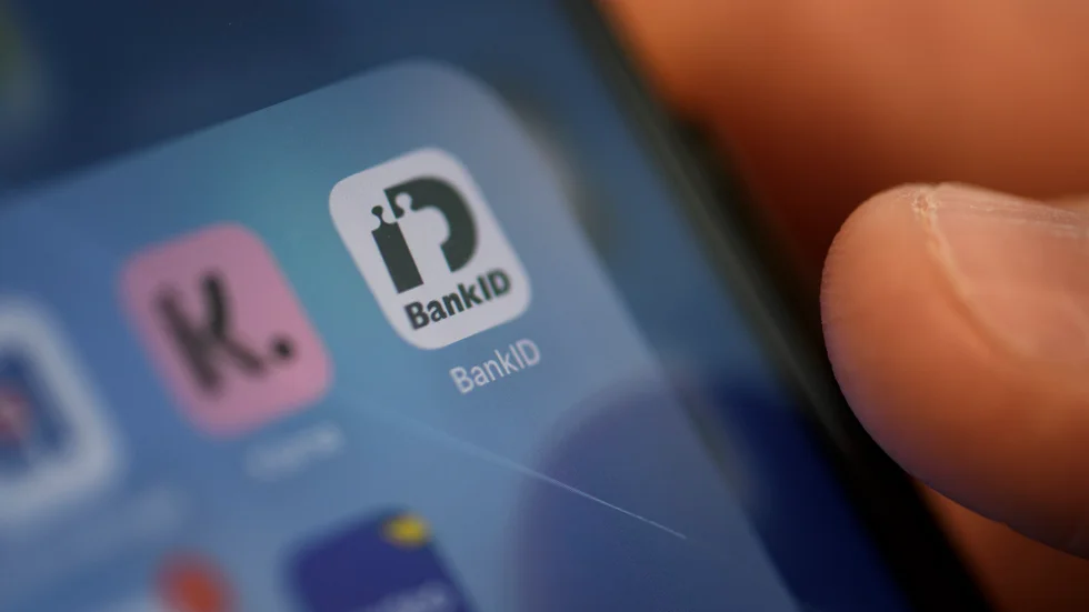 Polisen uppmanar barn och unga att inte låna ut sitt bankkonto eller använda sitt Bank-id på uppmaning av någon annan. Arkivbild.
