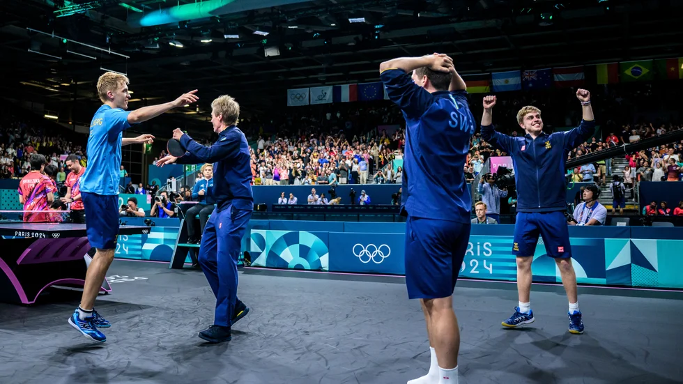 Svenskt segerjubel efter att finalplatsen säkrats i bordtennis.
