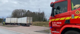 Lastbilsdrama på E20: "Ganska mycket rök"